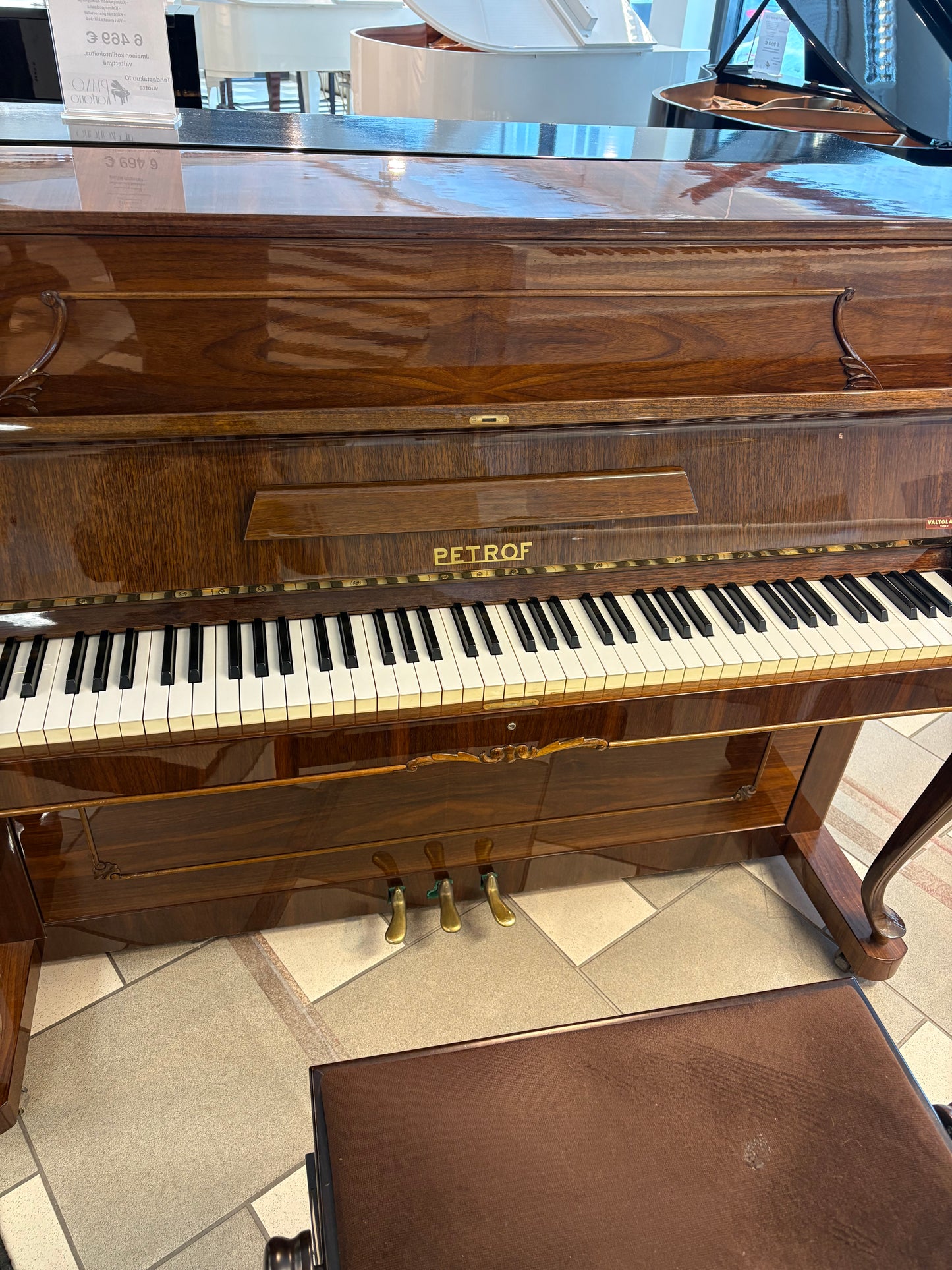 Petrof 115 Chippendale