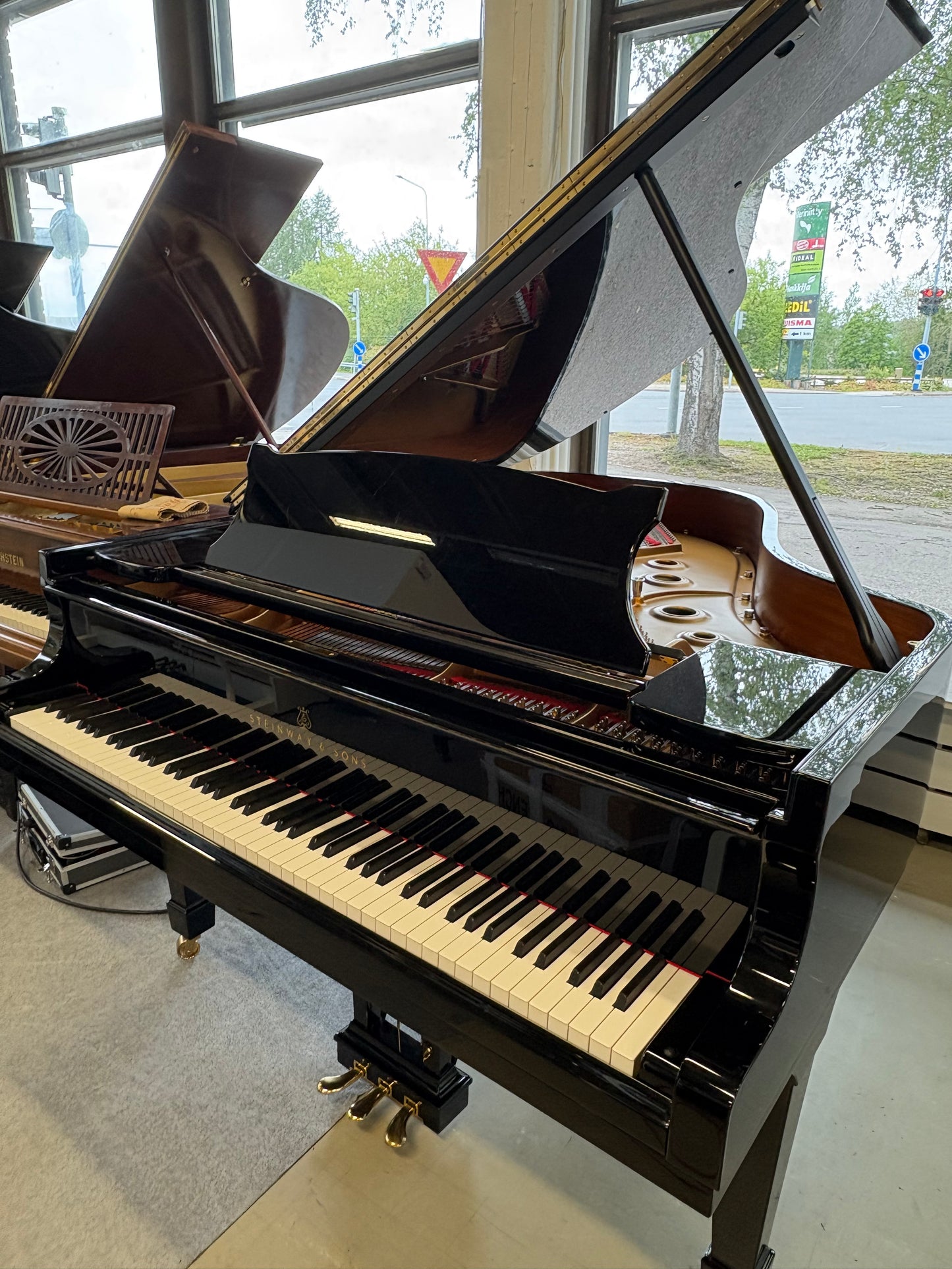 Steinway & Sons A 188