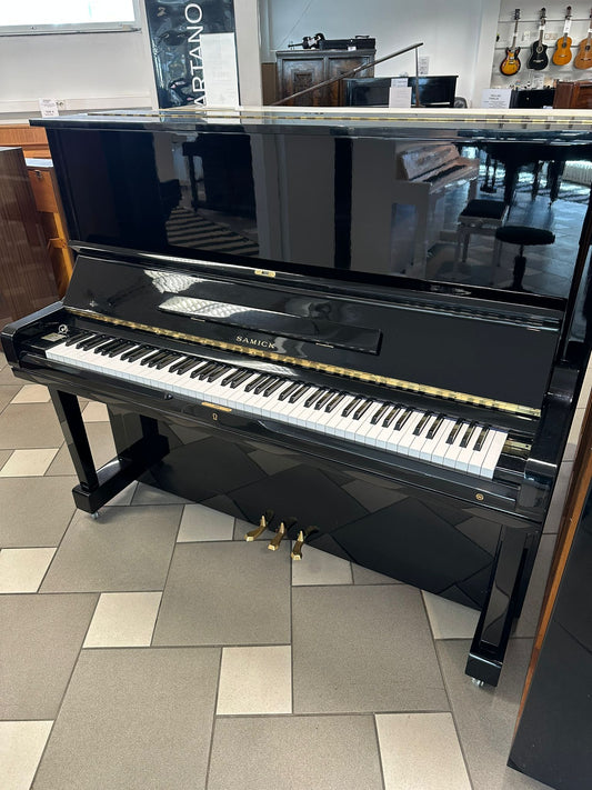Paljonko piano painaa ja kestääkö tavallinen lattia sen painon? – lue faktat ennen siirtoa