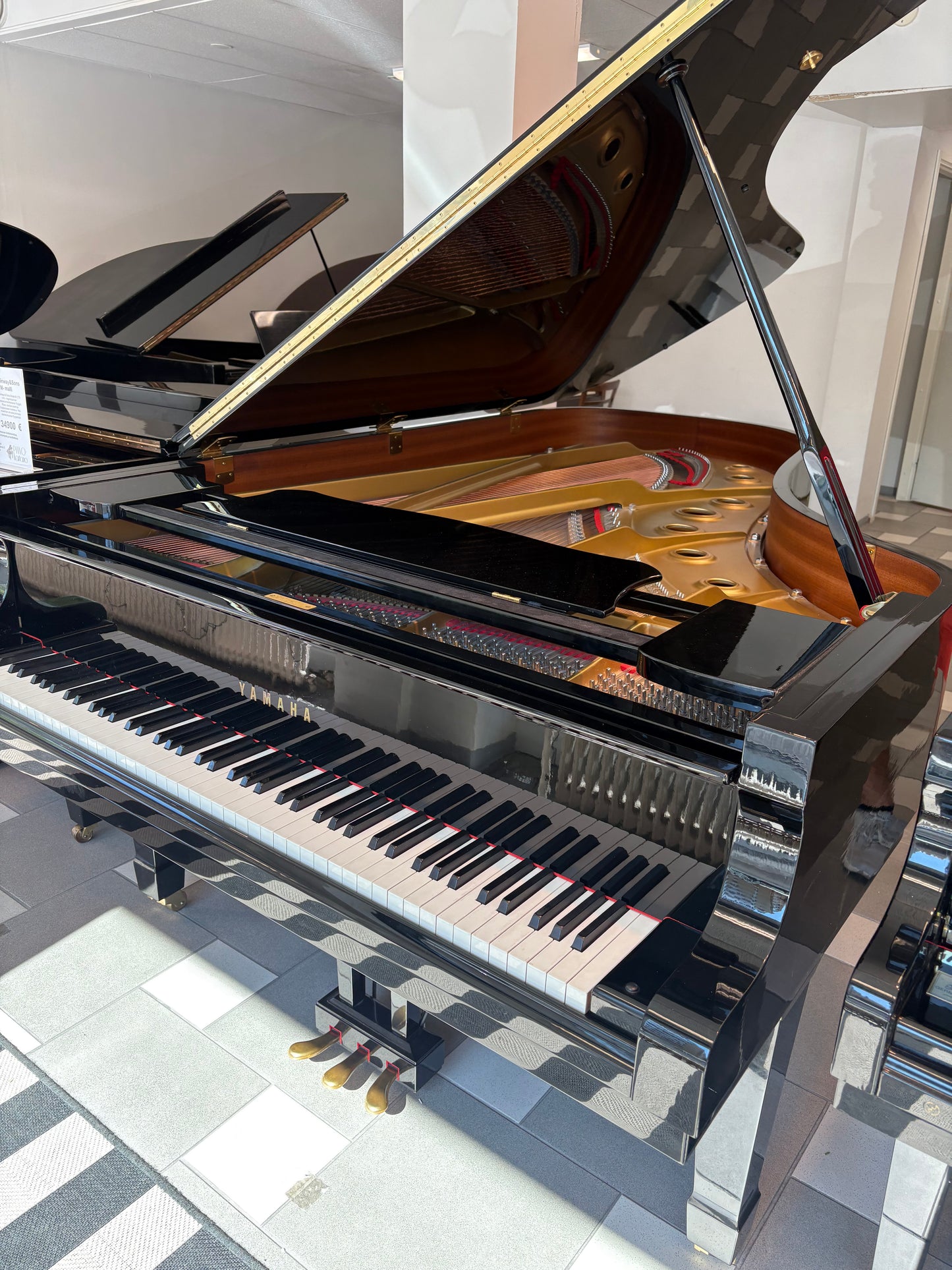 Yamaha C7