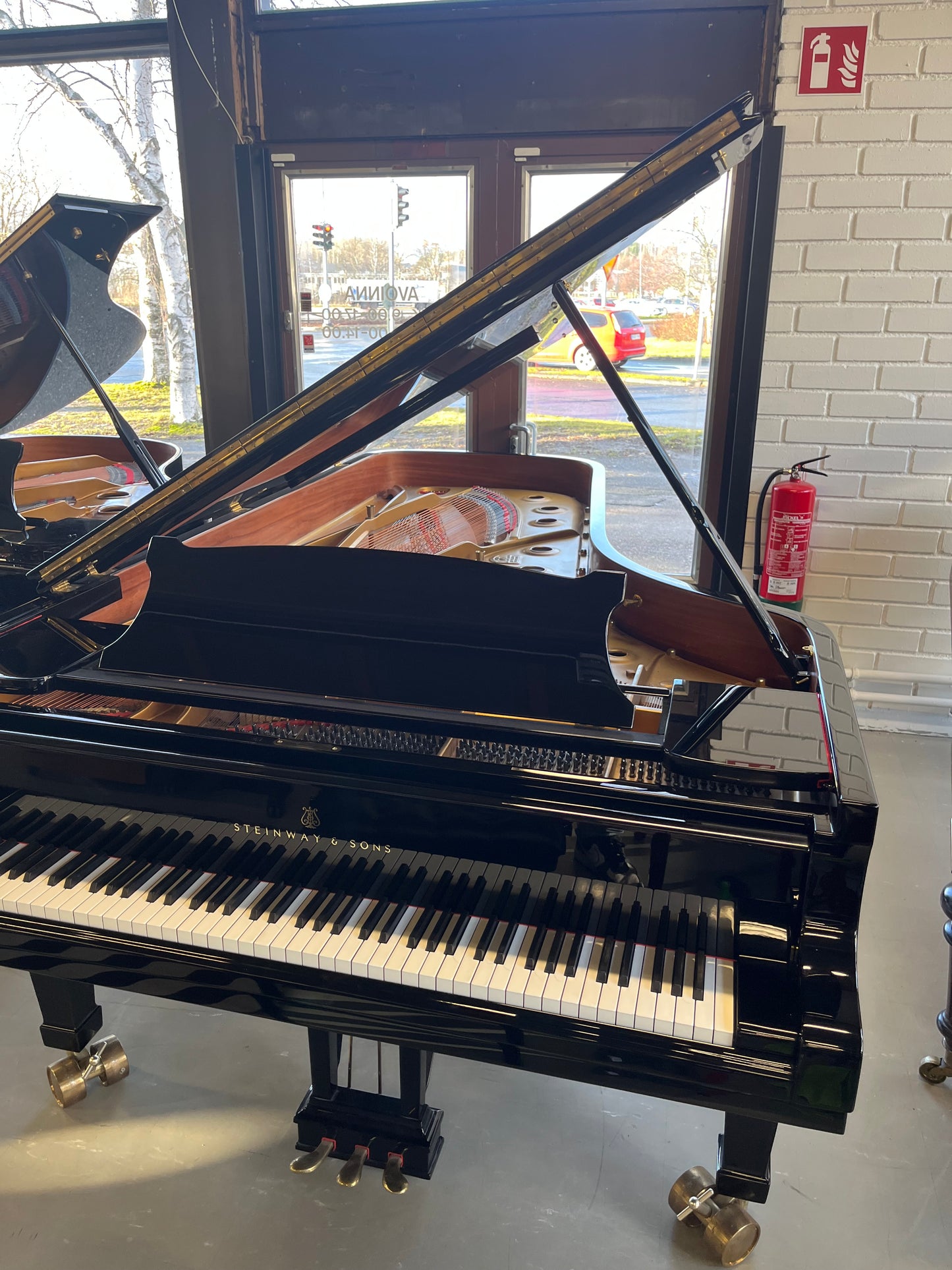 Steinway & Sons D 274