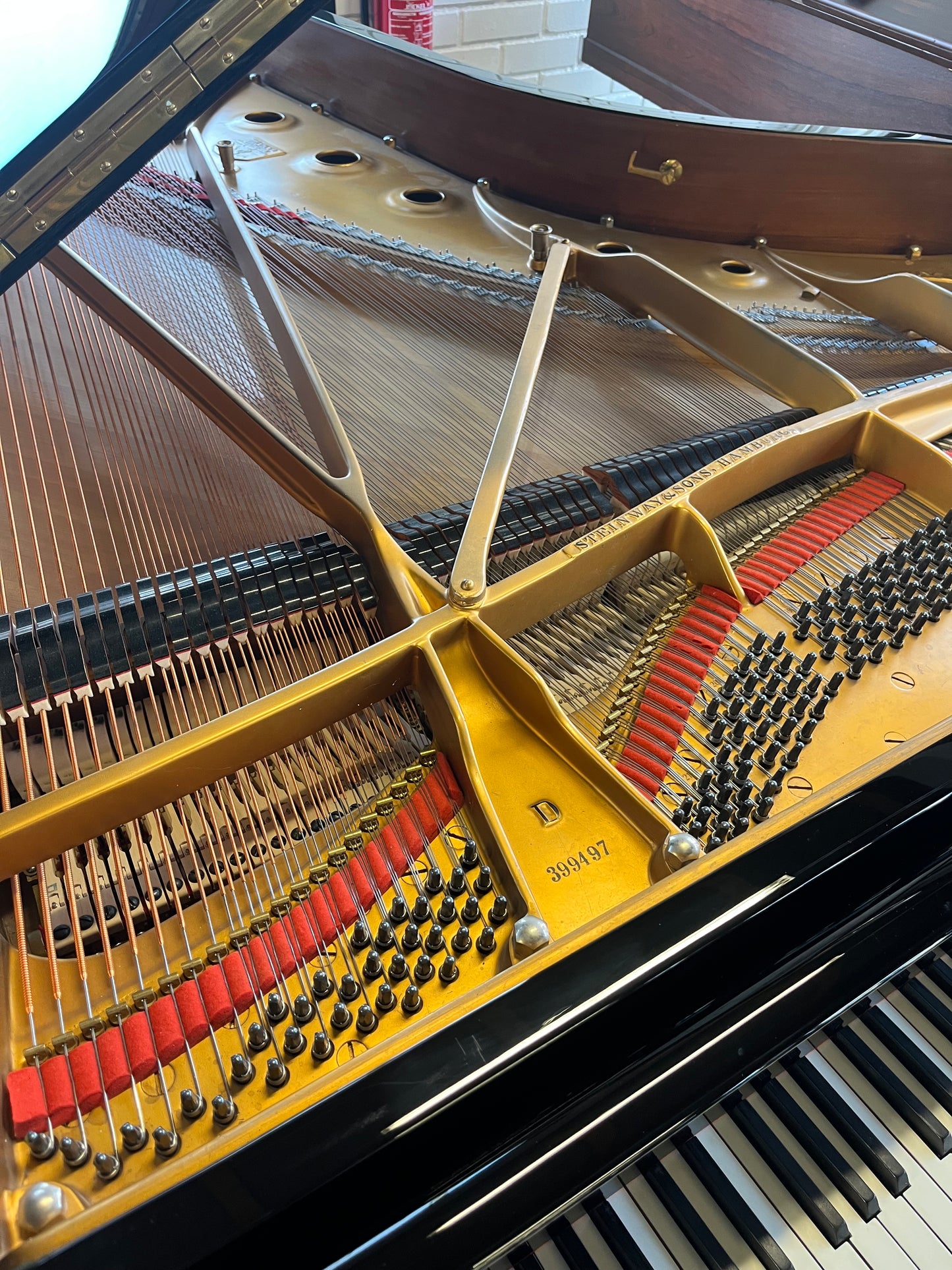 Steinway & Sons D 274