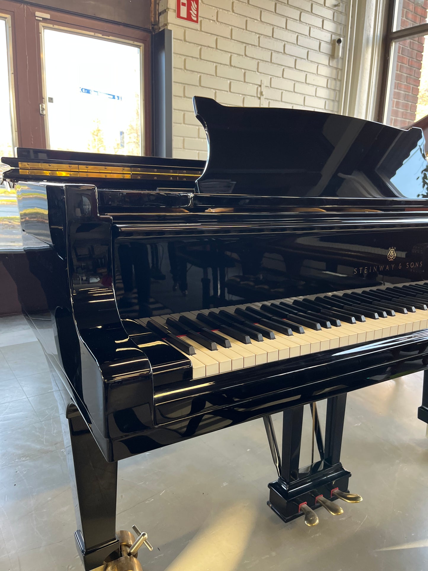 Steinway & Sons D 274