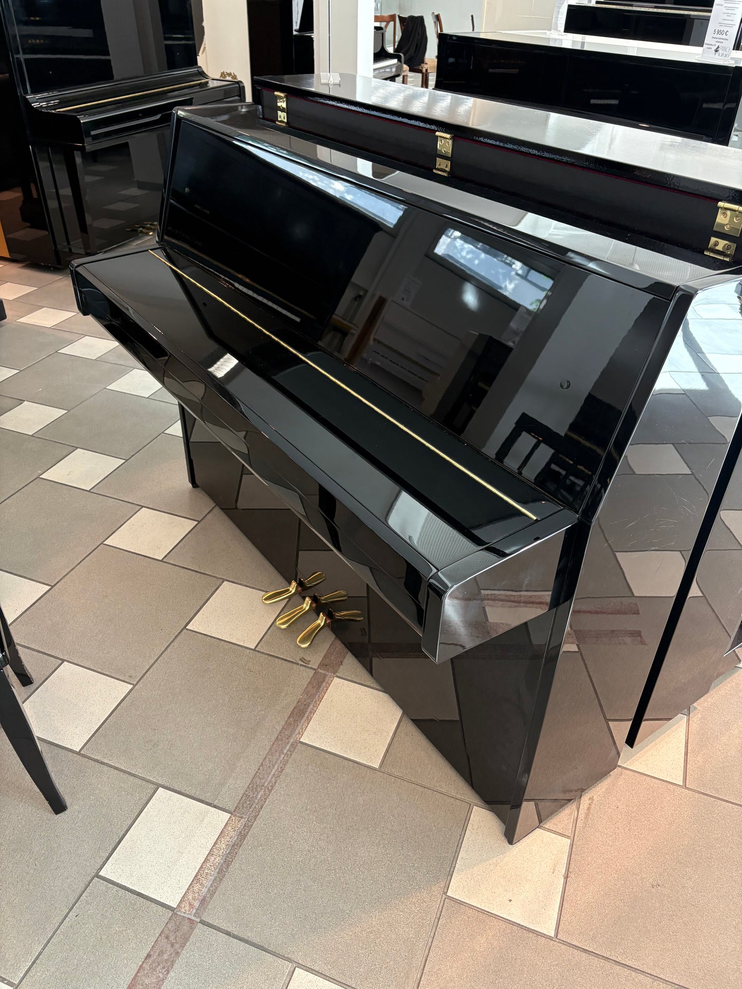 YAMAHA B1