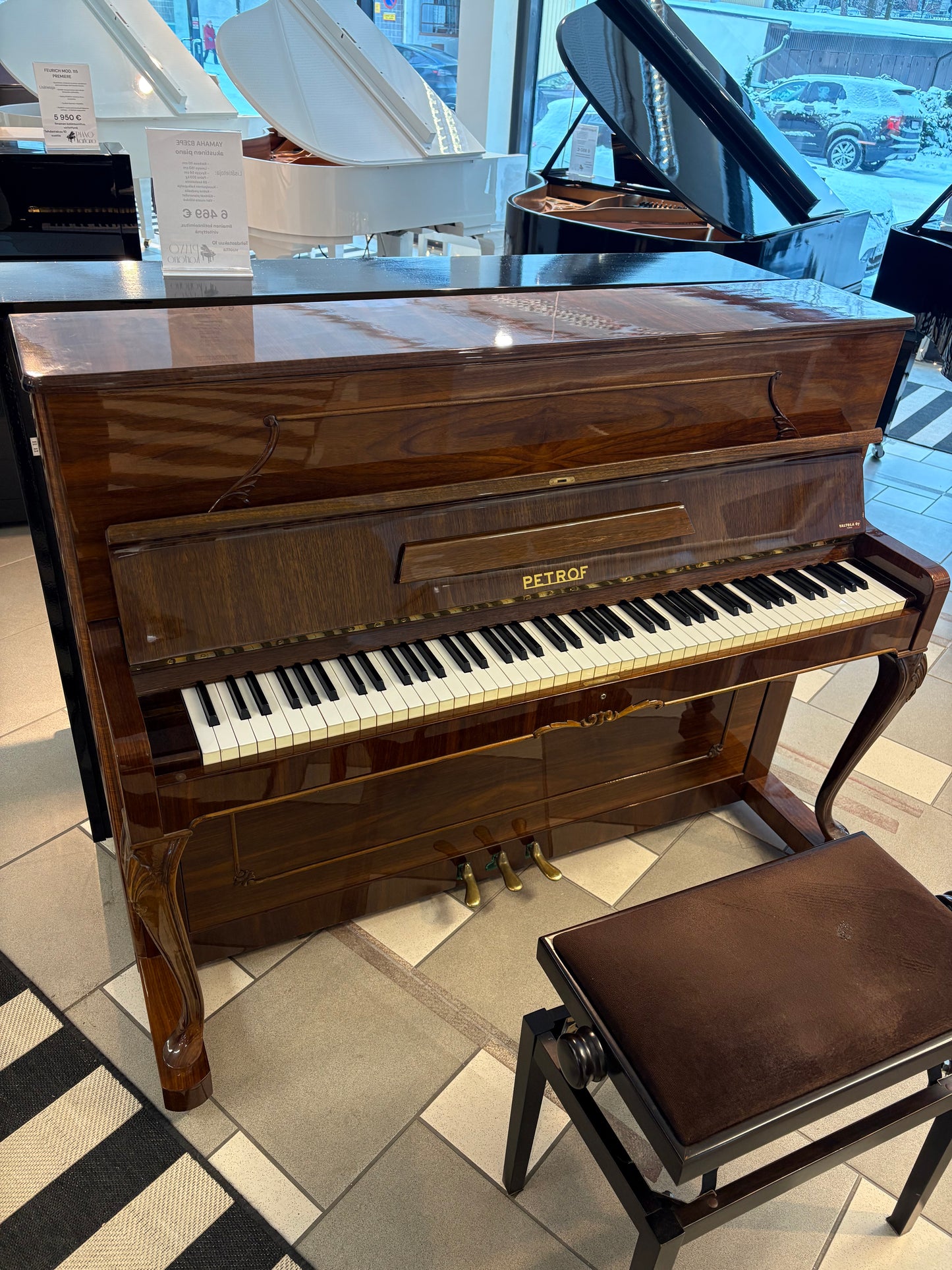 Petrof 115 Chippendale