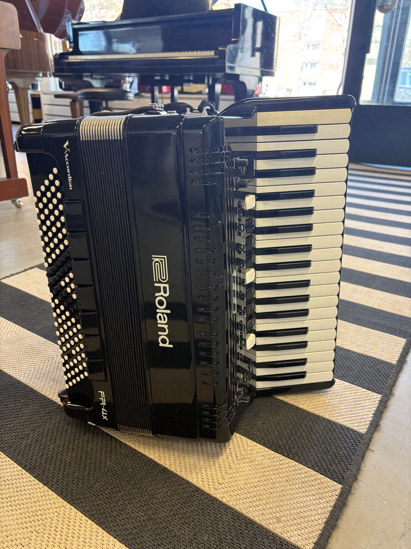 Roland FR-4X