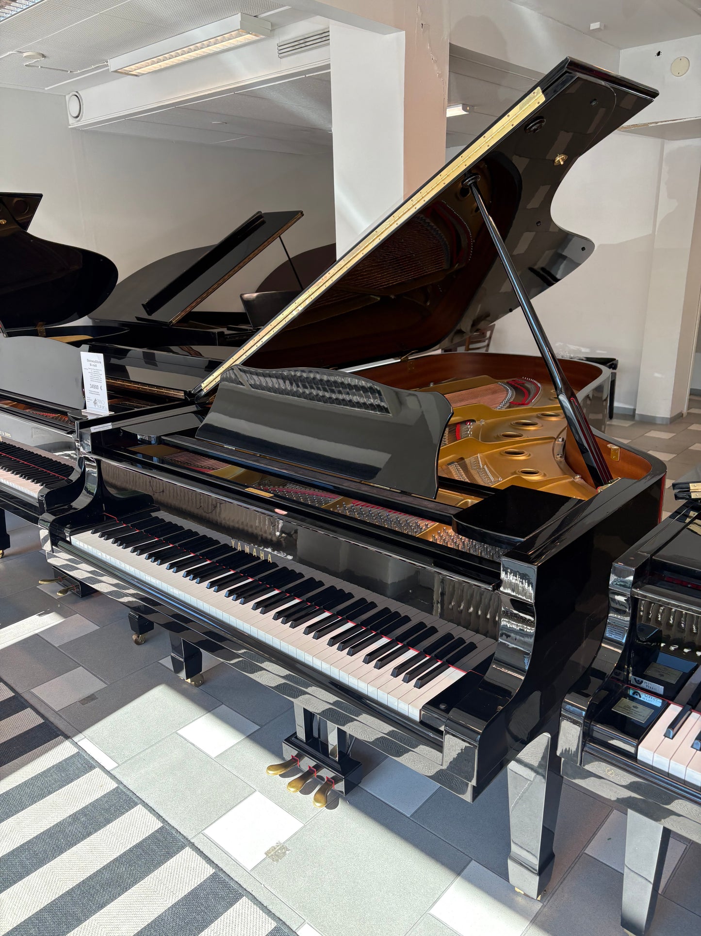 Yamaha C7