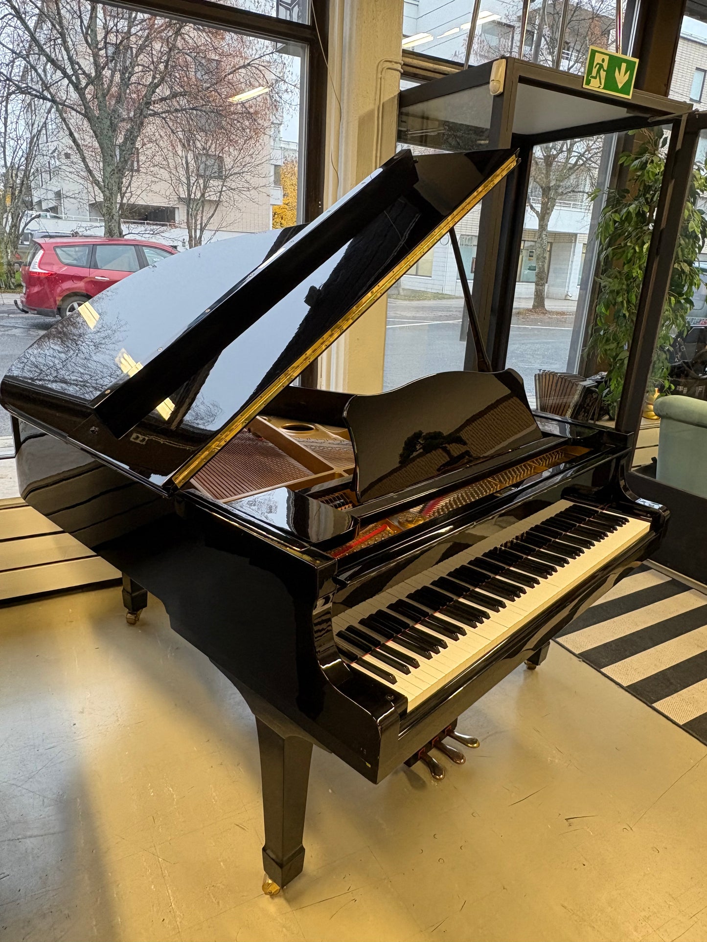 YAMAHA C3 conservatory