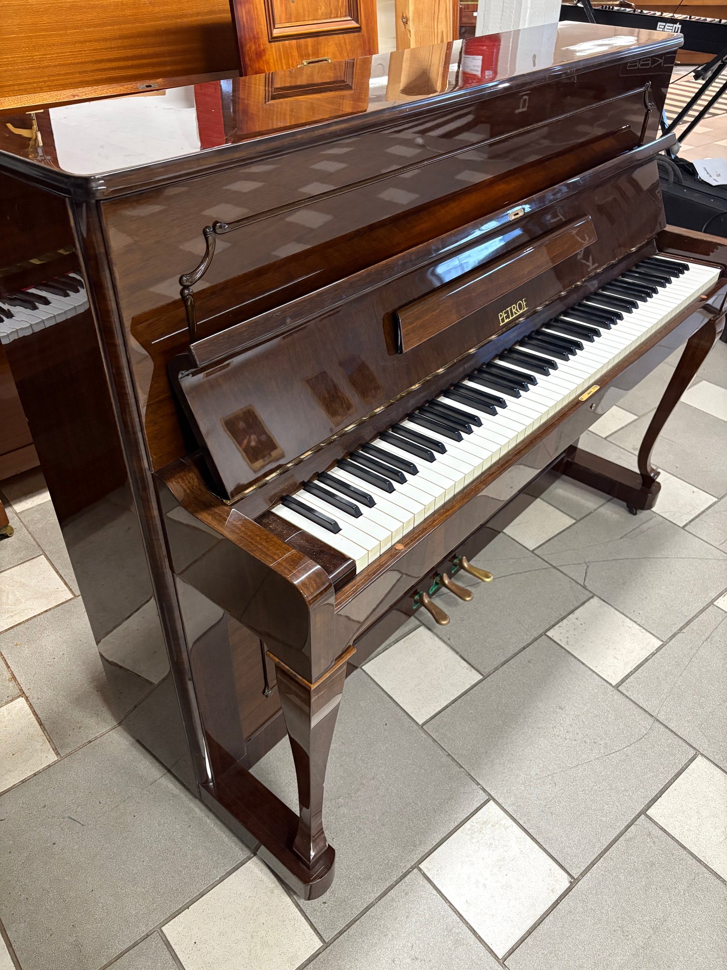 Petrof 115 Chippendale