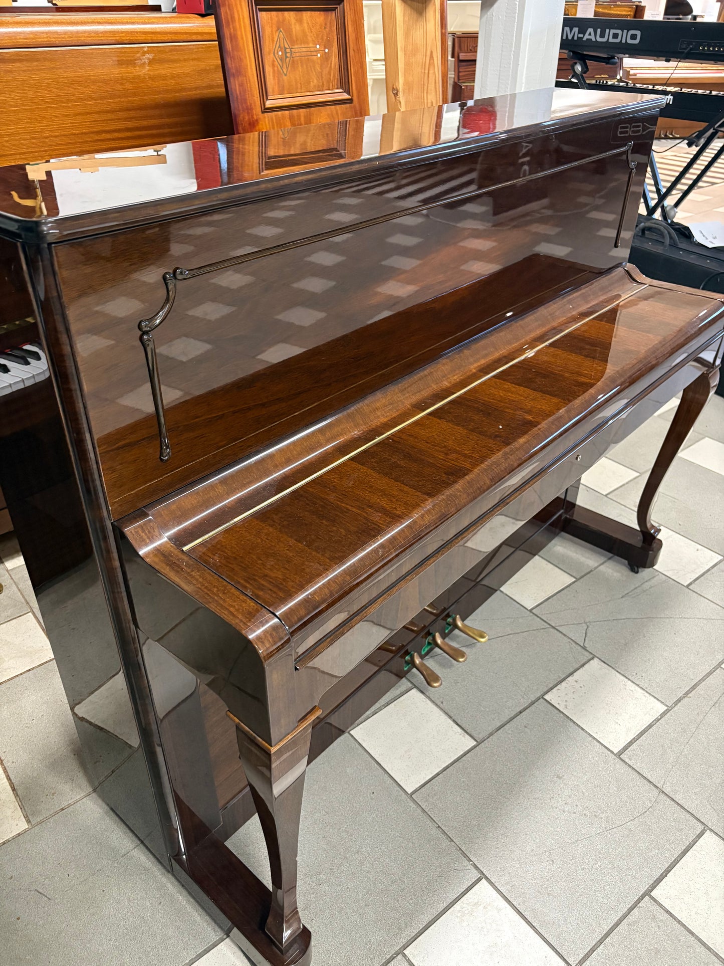 Petrof 115 Chippendale