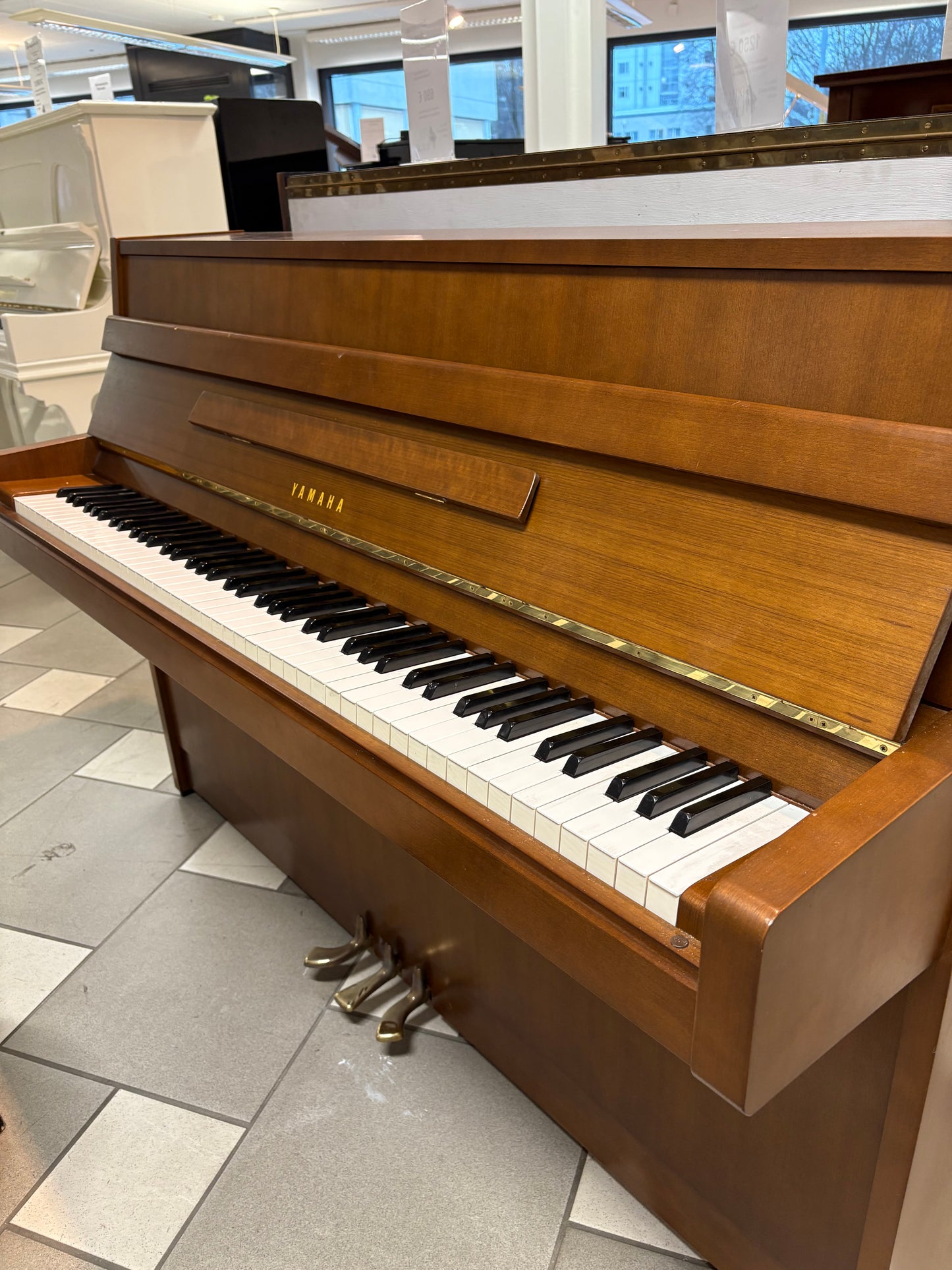 Yamaha M100