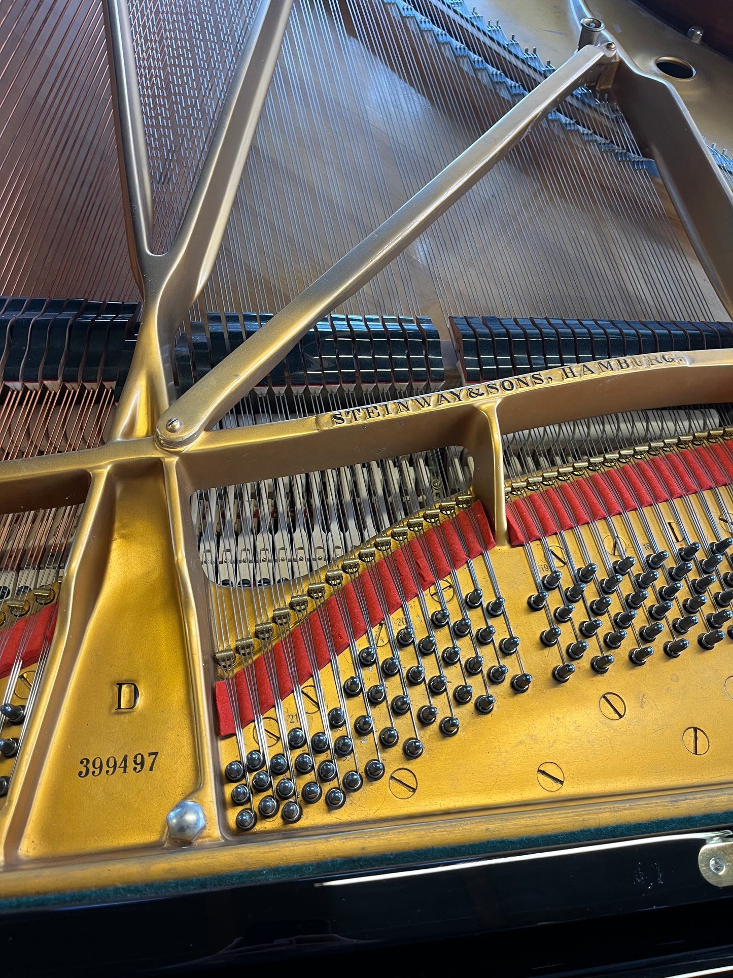 Steinway & Sons D 274