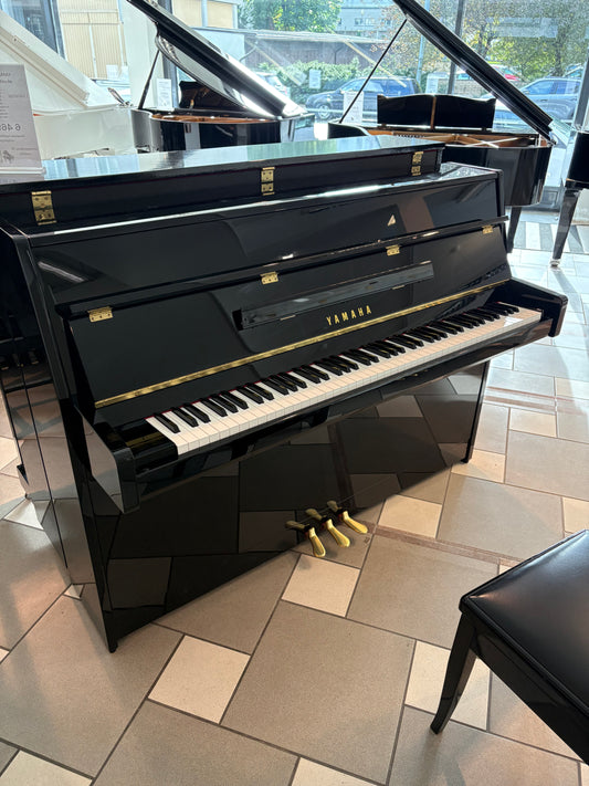 YAMAHA B1