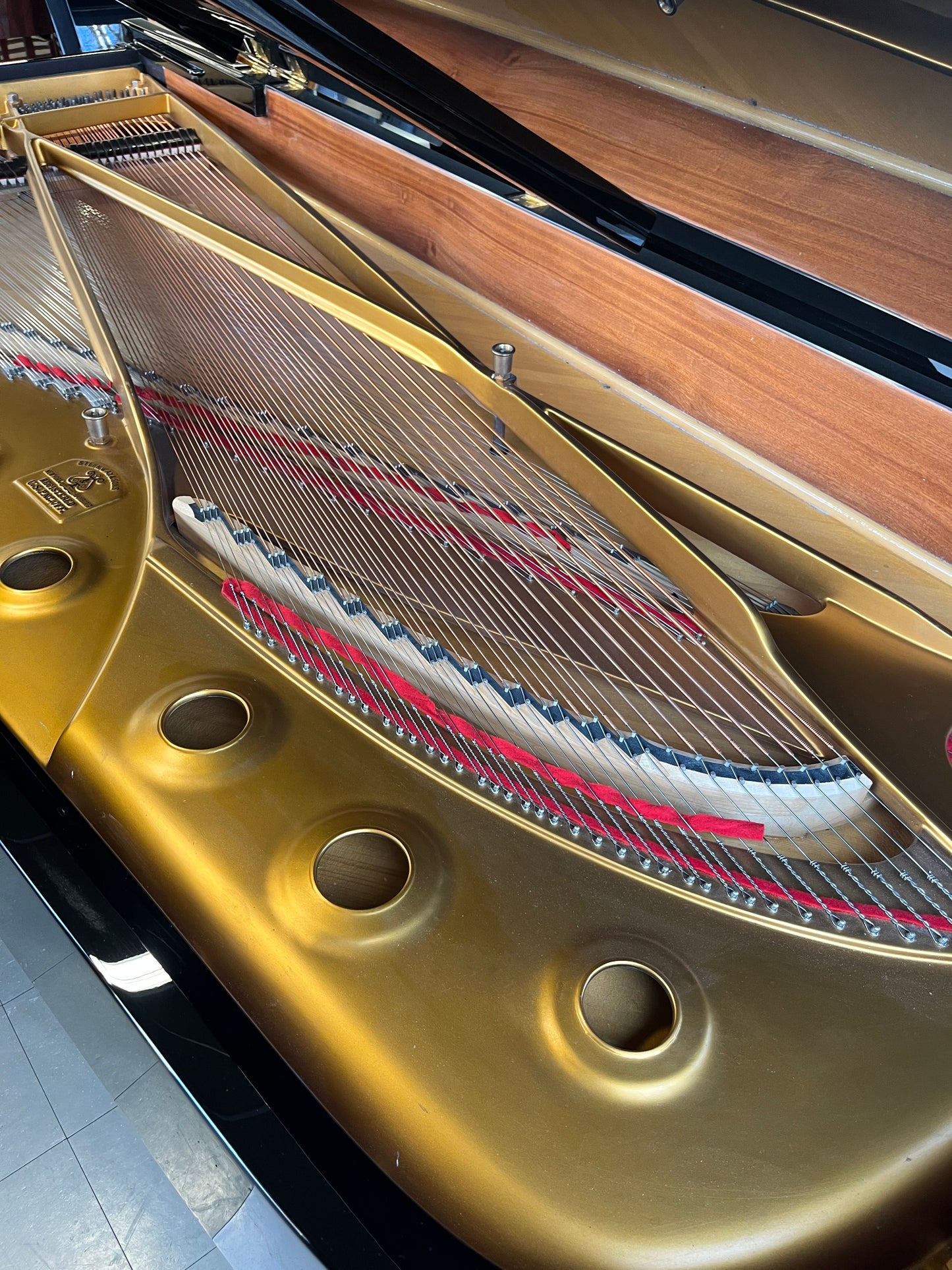 Steinway & Sons D 274