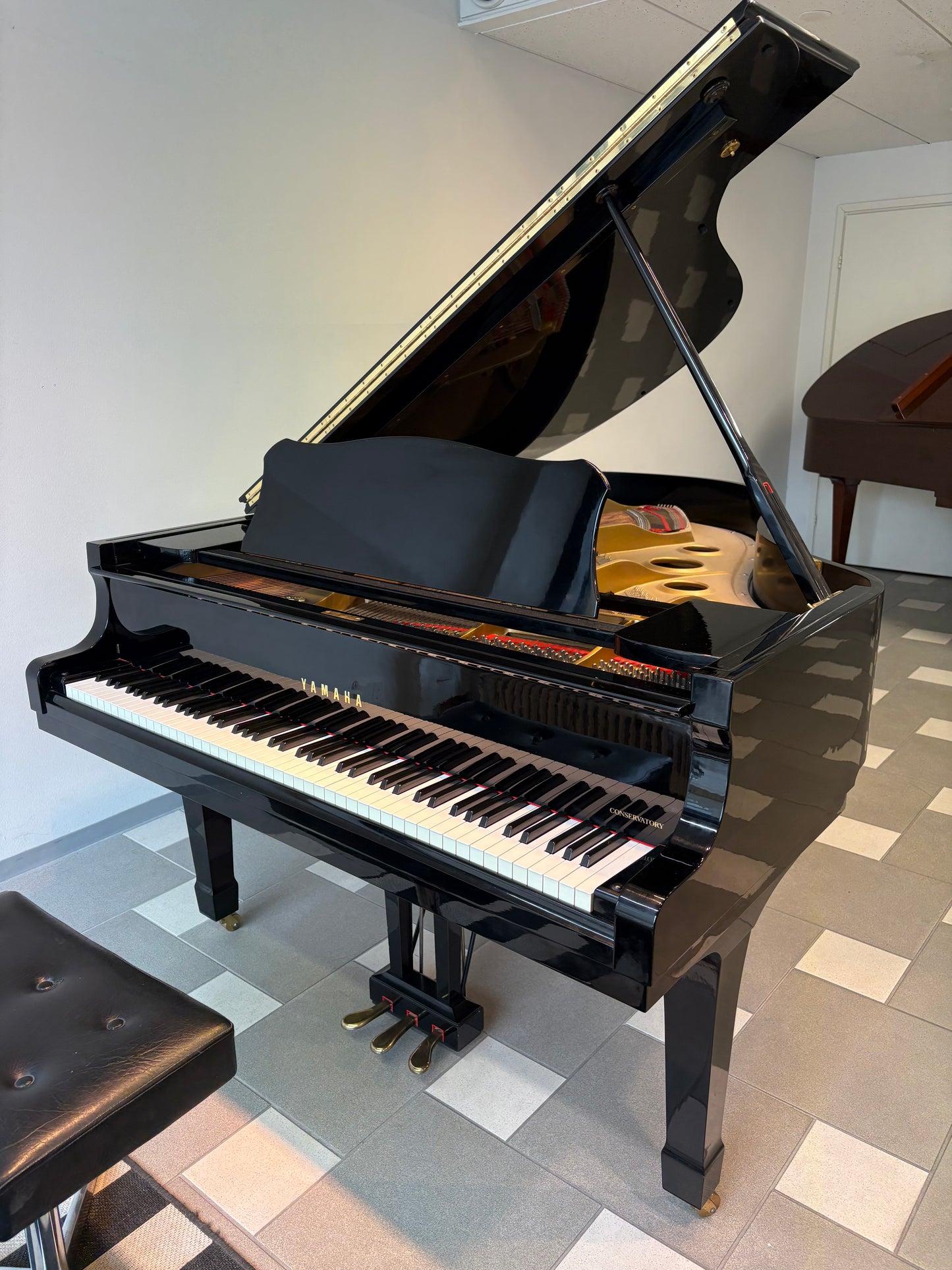 YAMAHA C3 conservatory