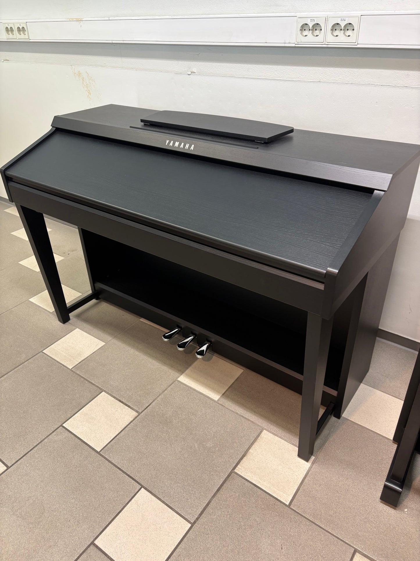 Yamaha CVP-609