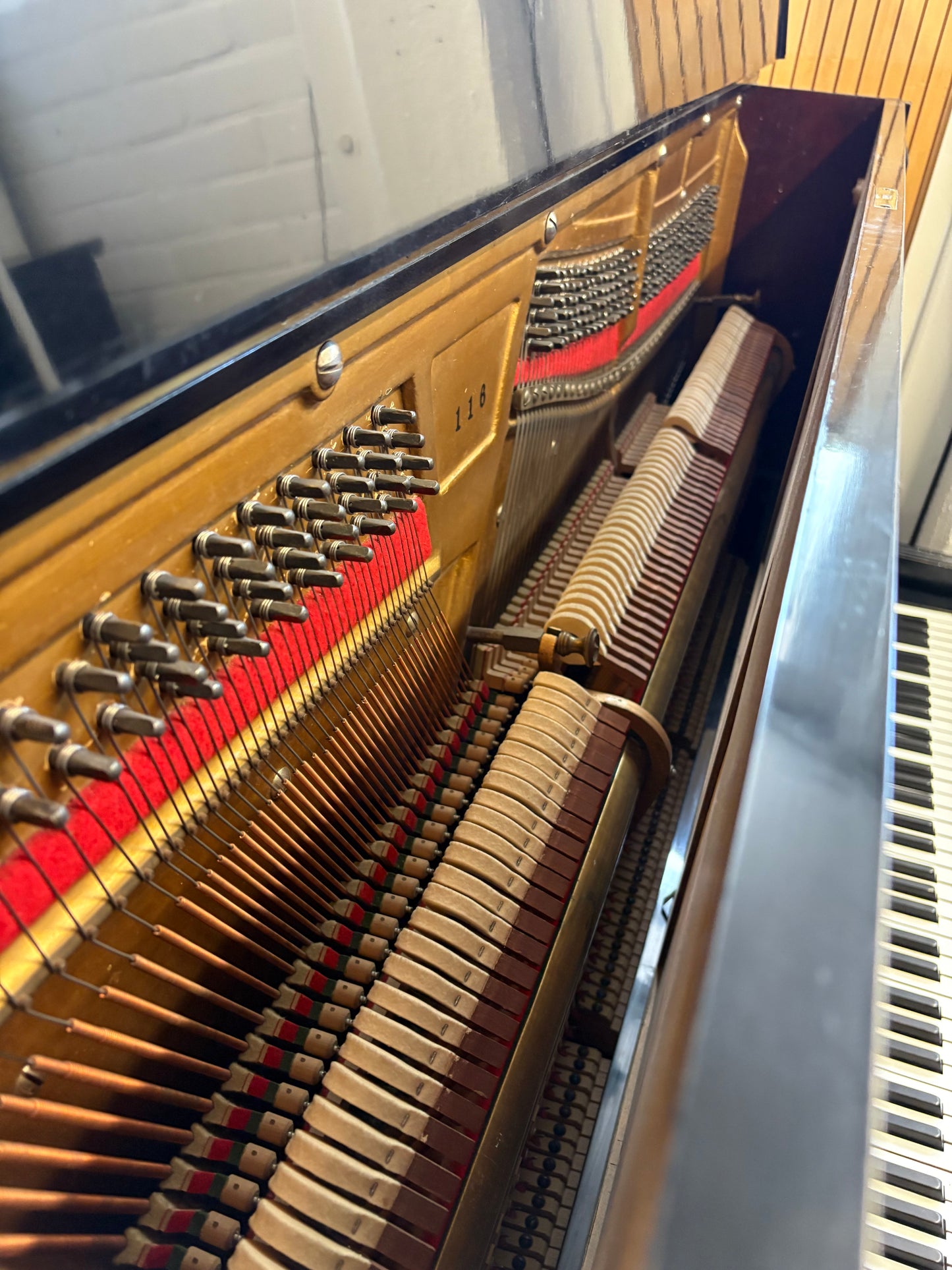 Hellas pystypiano