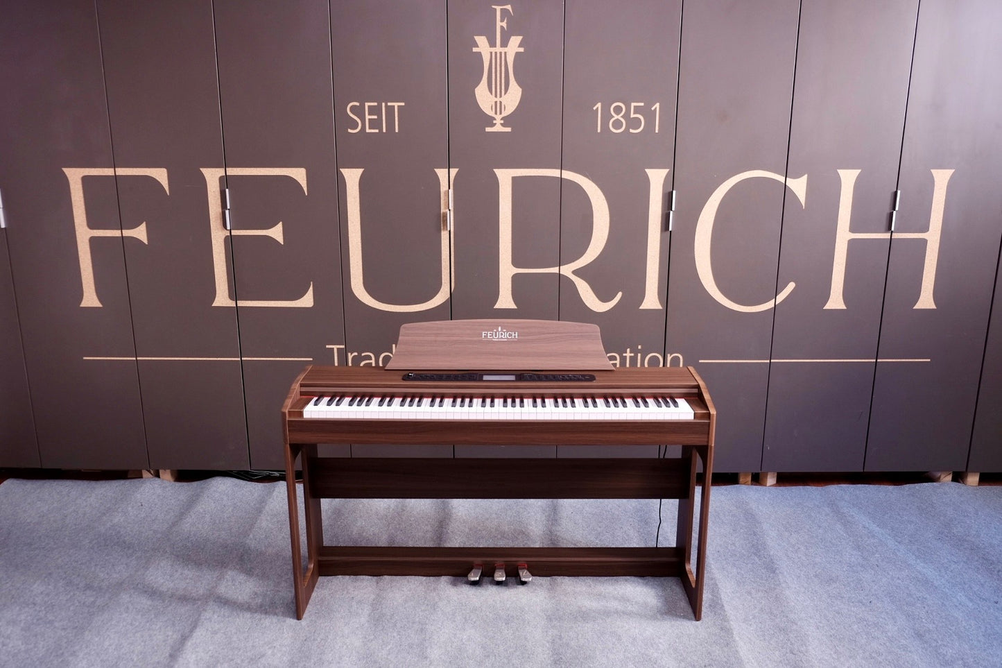 Feurich OLYA evo, pähkinä