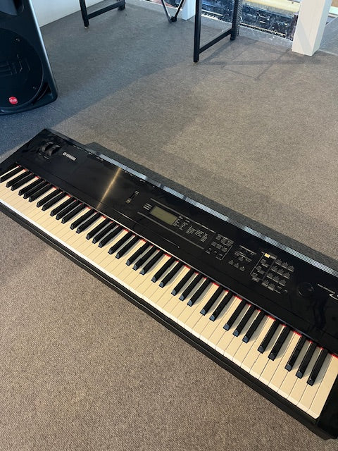 Yamaha S08 Digipiano / Syntetisaattori