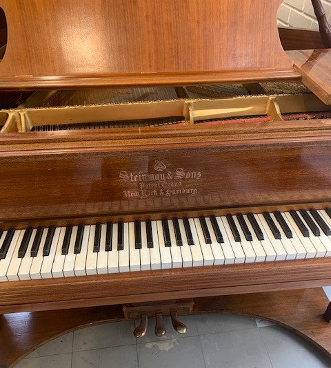 Steinway & Sons 184 model Unique